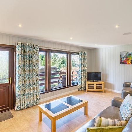 Bluebell Lodge 7 With Hot Tub 牛顿斯图尔特 外观 照片