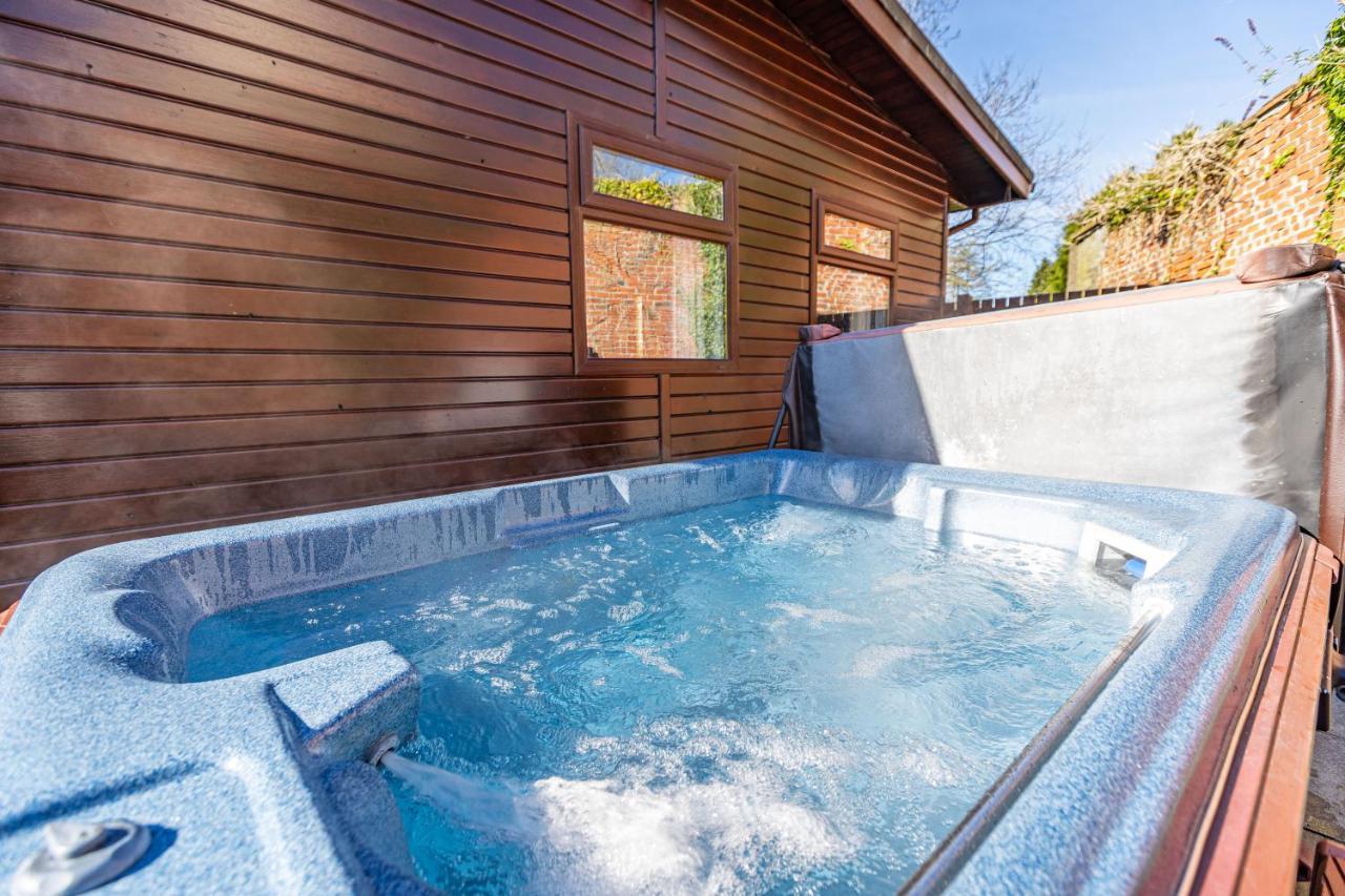 Bluebell Lodge 7 With Hot Tub 牛顿斯图尔特 外观 照片