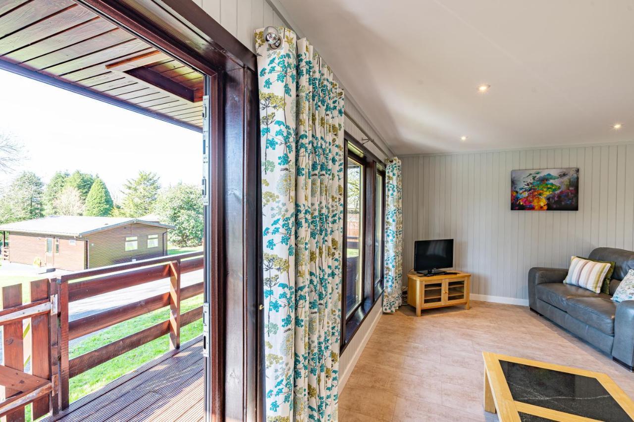 Bluebell Lodge 7 With Hot Tub 牛顿斯图尔特 外观 照片