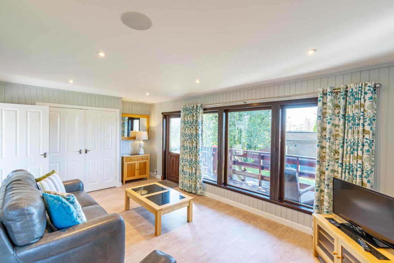 Bluebell Lodge 7 With Hot Tub 牛顿斯图尔特 外观 照片